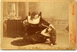 Mattia Battistini und Haricléa Darclée im dritten Akt der Maria di Rohan auf einer alten Fan-Postkarte (Archiv Weatherson).