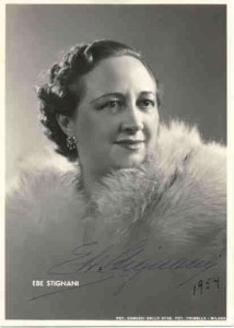 Die Mezzosopranistin Ebe Stignani auf einer Fanpostkarte von 1954.