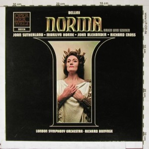 Joan Sutherland als Norma, in der alten Decca-Aufnahme.