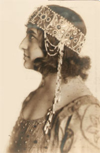 "La Nave": Rosa Raisa im Kostüm der Basilola Chicago 1919/Grattacielo