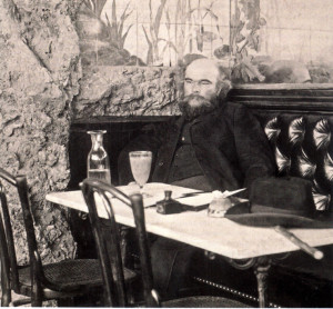 Dr Dichter Paul Verlaine 1896 im Café Procope im Pariser Quartier Latin.