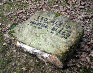 2013 wurde das Grab von Leo Blech in Berlin eingepennt, der Stein später an anderer Stelle wieder aufgestellt. Foto: Sommerroggen
