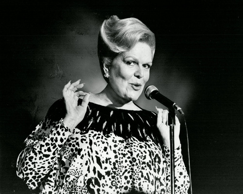 Contralto Maureen Forrester singing at the Imperial Room in 1981/ Foto Bob Olsen/ torontopubliclibrary.ca