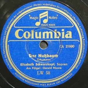 "Der Nussbaum" von Robert Schumann als Schelllackplatte. Das von Gerald Moore begleitete Lied wurde 1951 eingespielt. 