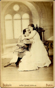 Camille Saint-Saens: "Proserpine"/ die Sängerin der Uraufführung Caroline Salla, hier als Thomas´ Francesca neben dem Tenor Henrie Sellier/ Foto ipernity.com (dazu eine Legende: CAROLINE SALLA/ (Caroline Louise de Septavaux )/ 1852- ???/ French Soprano / Daughter of a former Secretary of GuizotIn 1874-1875 she had an engagement at the Monnaie Opera in Brussels, in 1876 at the Théâtre Gaîté in Paris and in 1877 she was engaged by the Mapleson Opera Company and performed e.g. in Dublin. In 1877 she created the rôle of Hélène in “Le timbre d’argent” by Saint-Saëns. In 1878 she was heard at the Hofoper in Vienna and in 1882 she made her debut at the Grand Opera Paris creating the role of Francesca in the première of “Françoise de Rimini” by Ambroise Thomas. In 1886 she sang at the Opéra-Comique where in 1887 she created the rôle of Proserpine in the première of the eponymous opera by Saint-Saëns. Around the year 1890 she retired from the stage because of her marriage.)